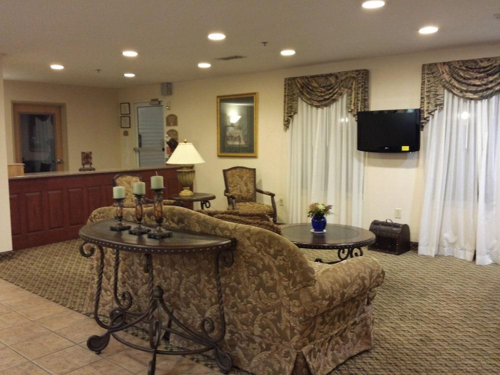 Hotel Clarion Pointe-Dillard Near Blue Ridge Mountains Extérieur photo