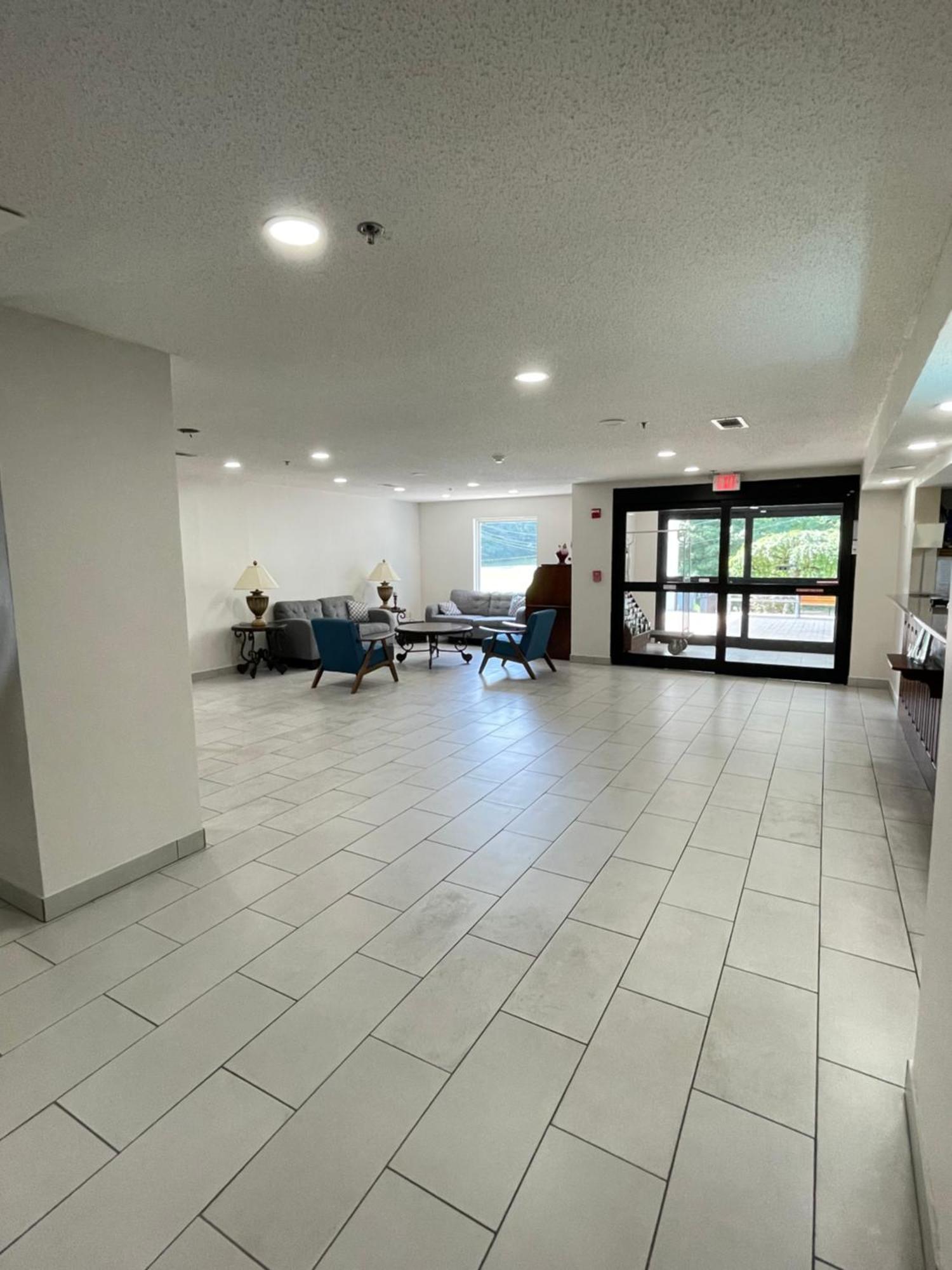 Hotel Clarion Pointe-Dillard Near Blue Ridge Mountains Extérieur photo