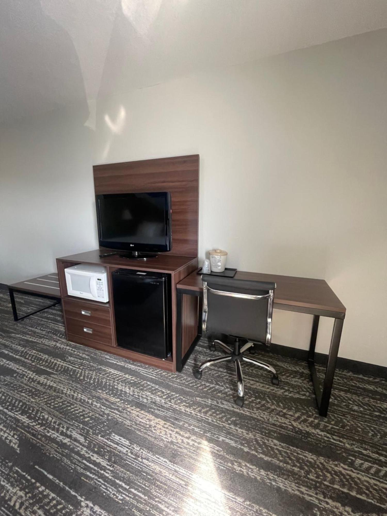 Hotel Clarion Pointe-Dillard Near Blue Ridge Mountains Extérieur photo