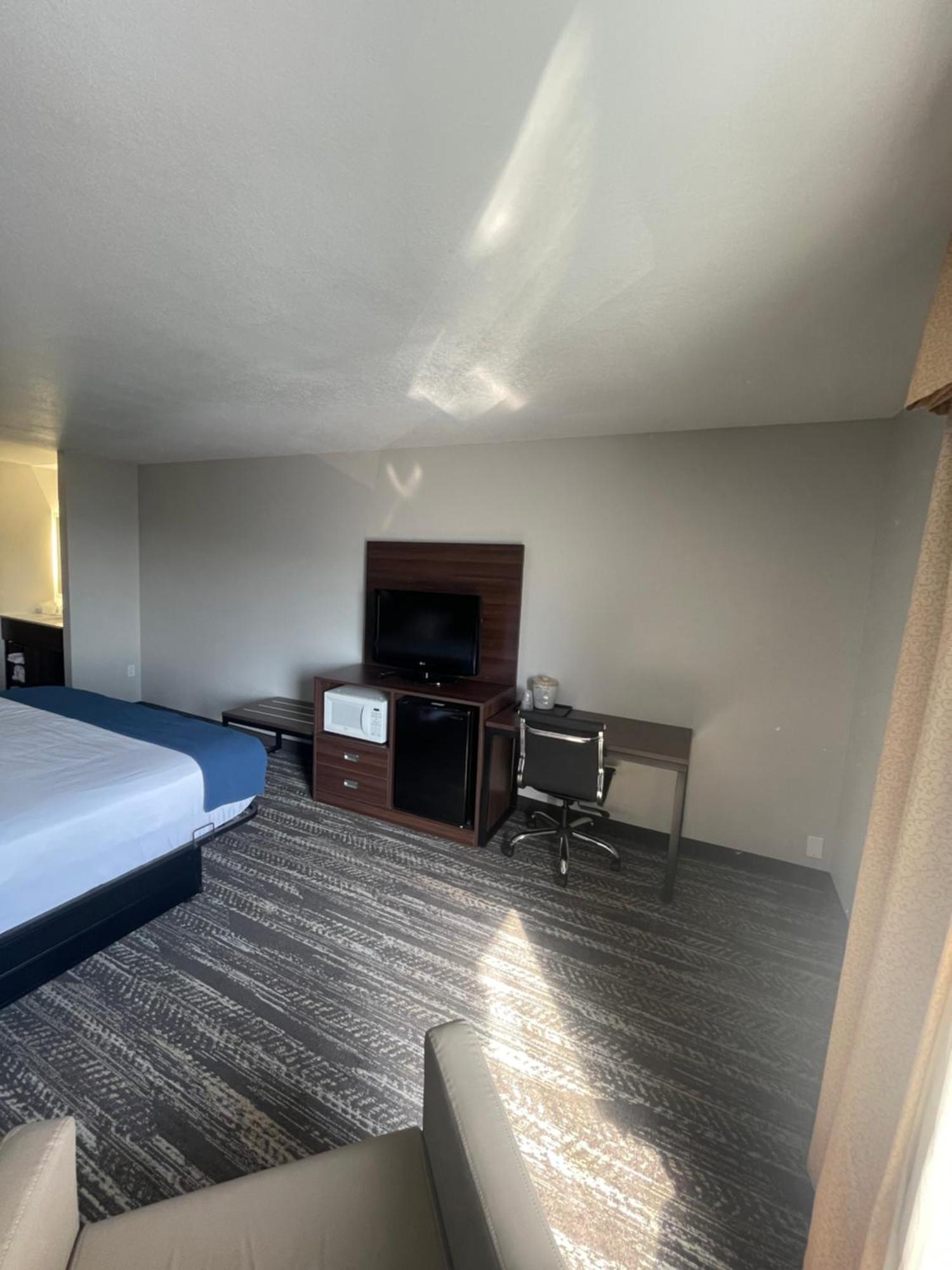 Hotel Clarion Pointe-Dillard Near Blue Ridge Mountains Extérieur photo