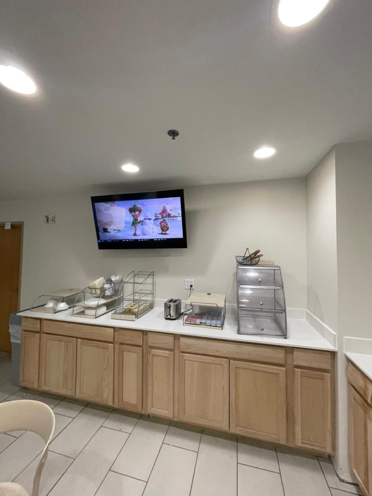 Hotel Clarion Pointe-Dillard Near Blue Ridge Mountains Extérieur photo