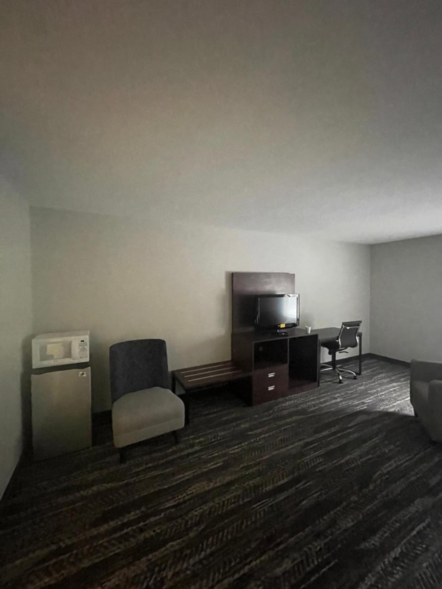 Hotel Clarion Pointe-Dillard Near Blue Ridge Mountains Extérieur photo
