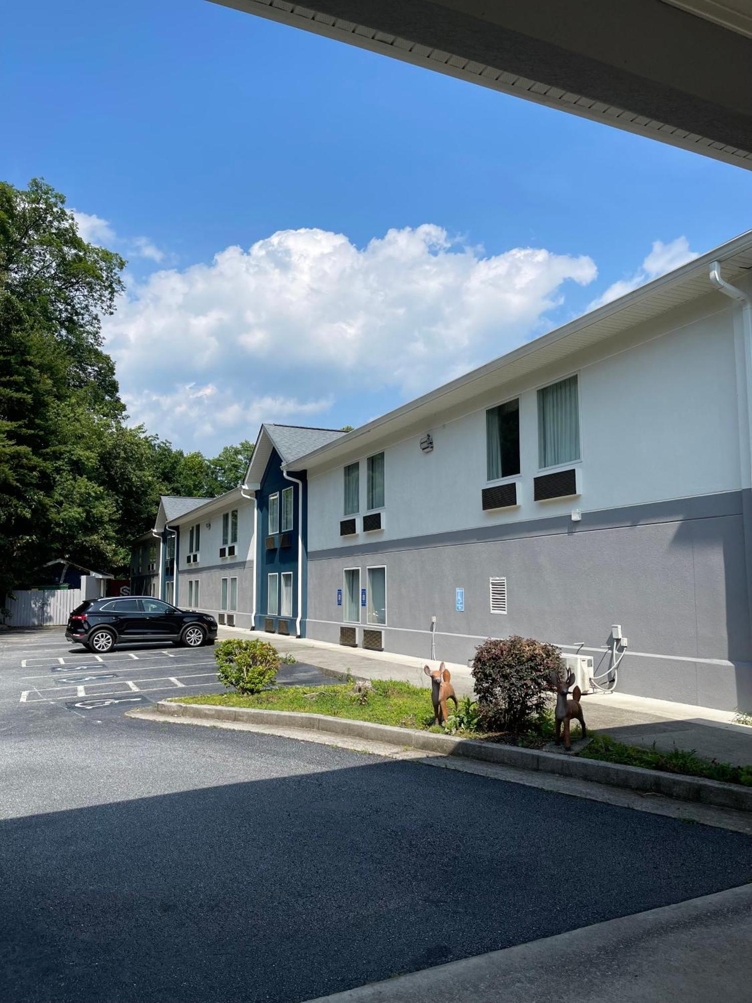 Hotel Clarion Pointe-Dillard Near Blue Ridge Mountains Extérieur photo