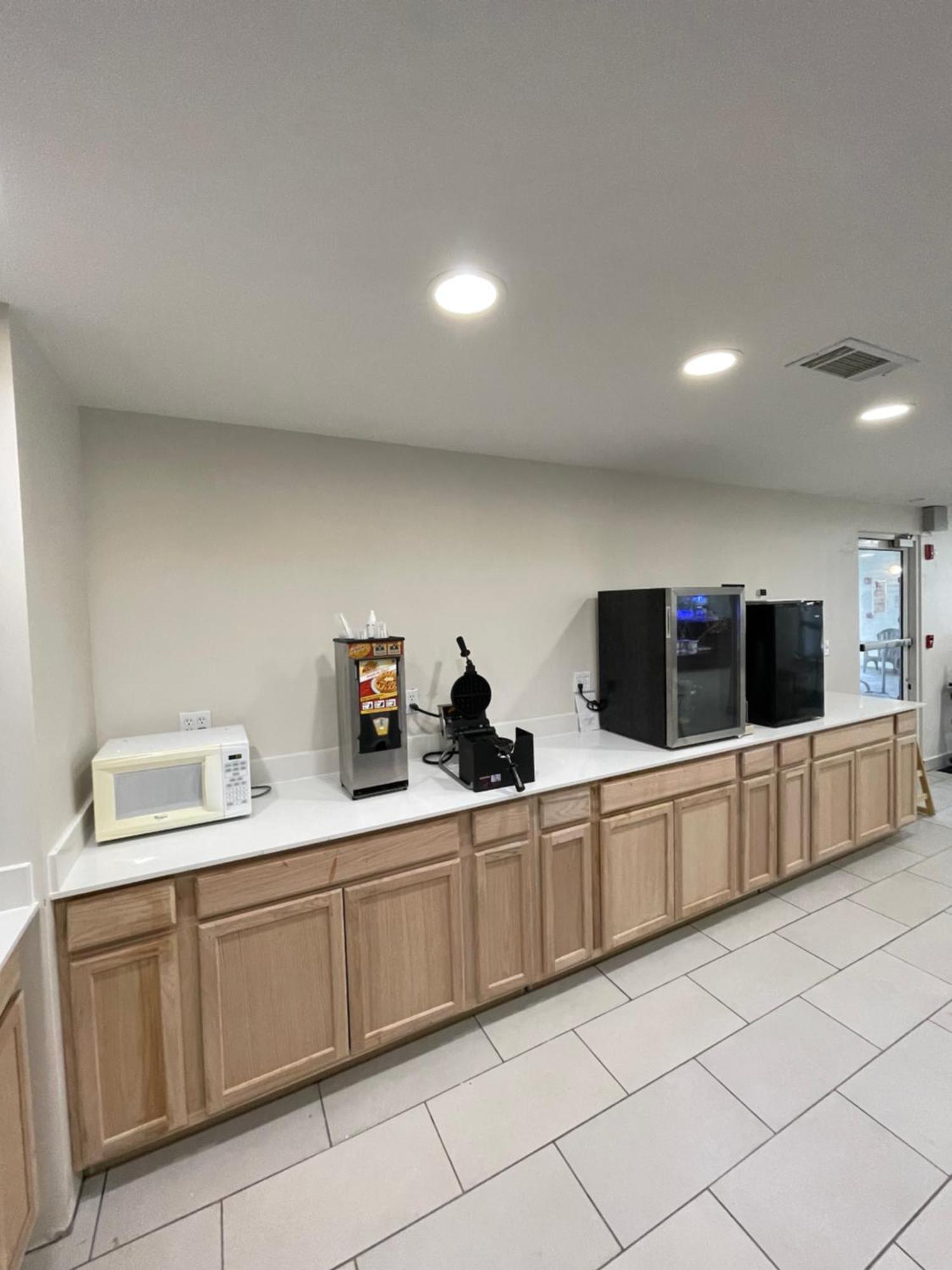 Hotel Clarion Pointe-Dillard Near Blue Ridge Mountains Extérieur photo