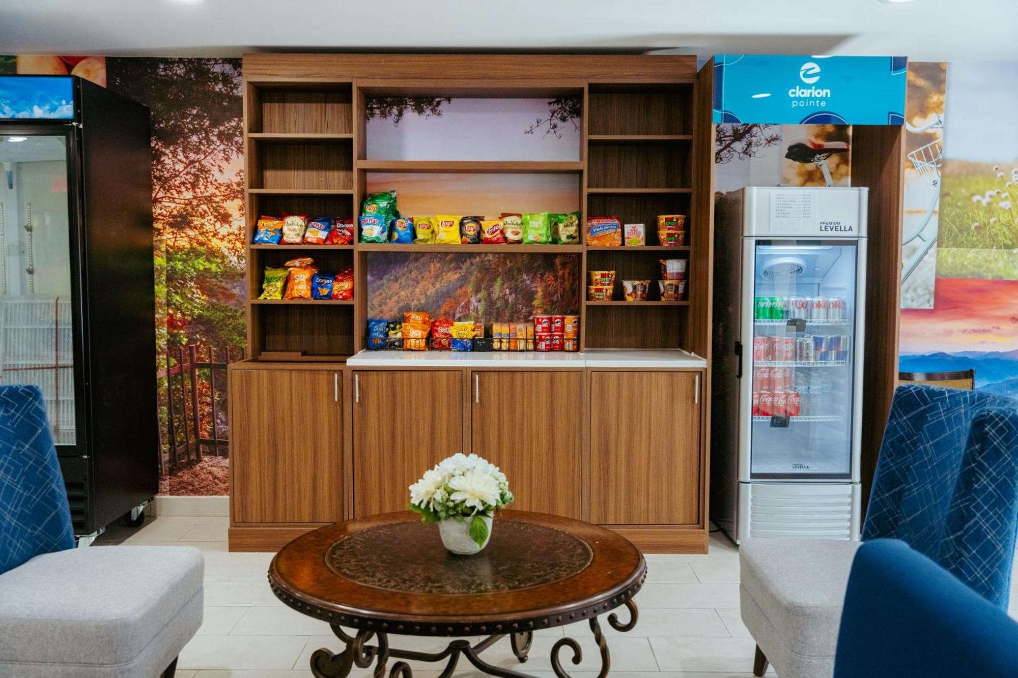 Hotel Clarion Pointe-Dillard Near Blue Ridge Mountains Extérieur photo