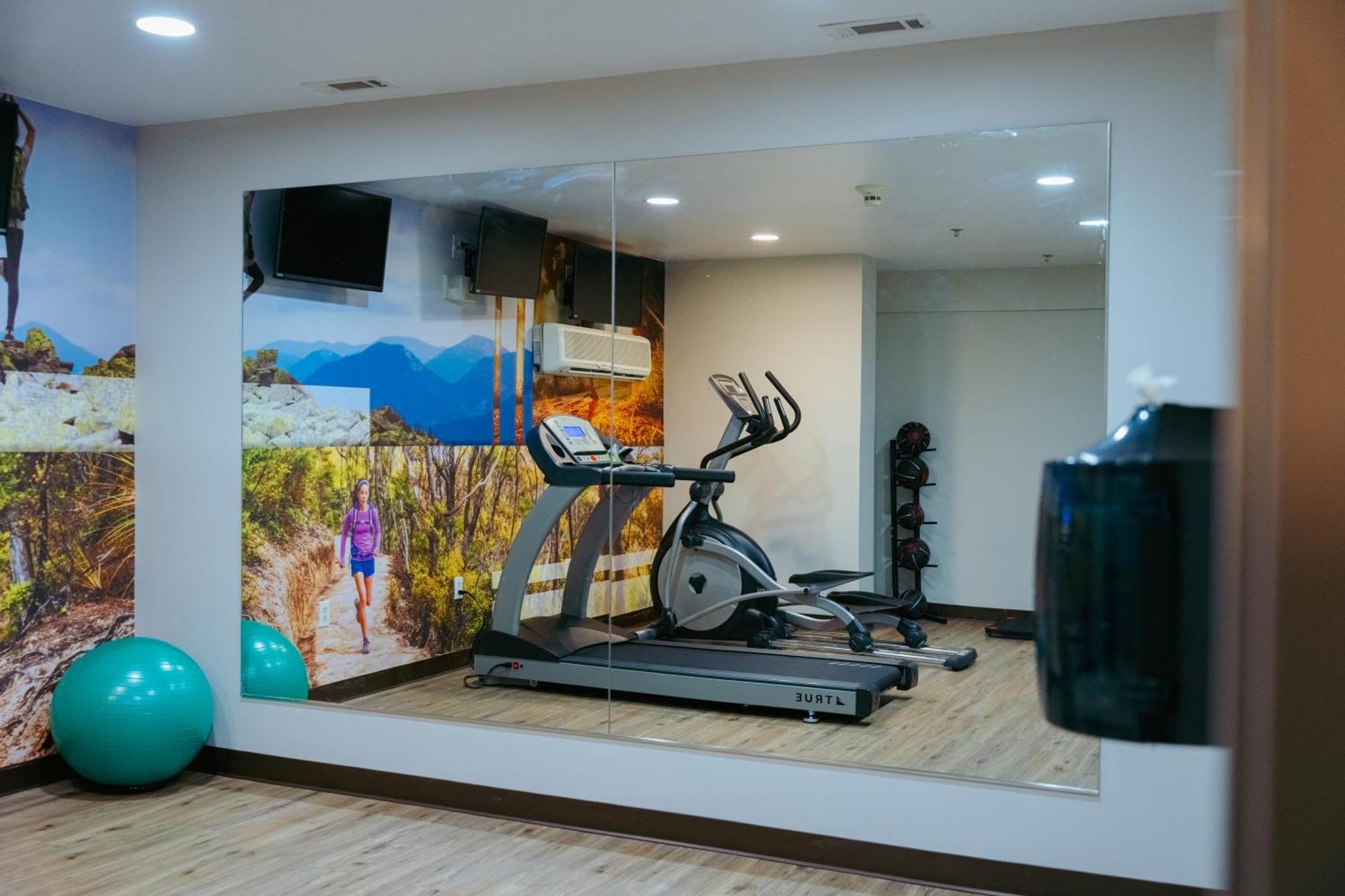 Hotel Clarion Pointe-Dillard Near Blue Ridge Mountains Extérieur photo