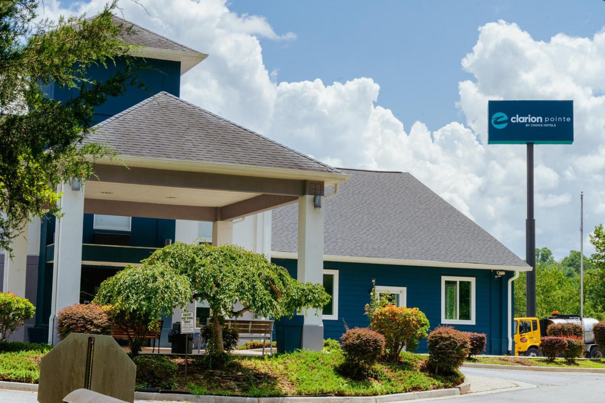 Hotel Clarion Pointe-Dillard Near Blue Ridge Mountains Extérieur photo