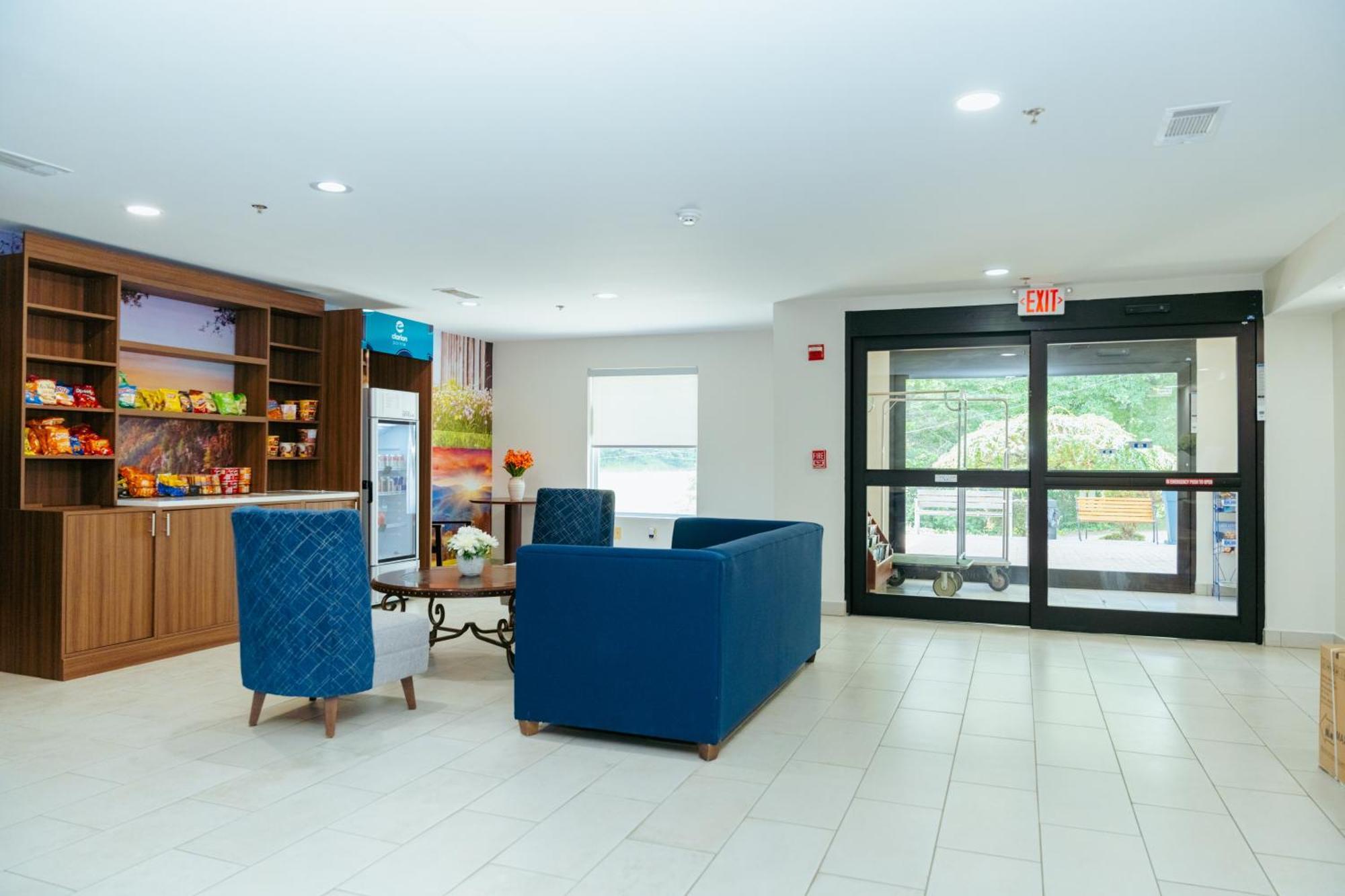 Hotel Clarion Pointe-Dillard Near Blue Ridge Mountains Extérieur photo