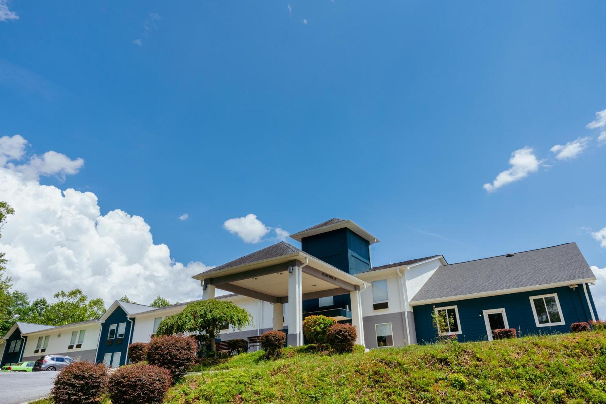 Hotel Clarion Pointe-Dillard Near Blue Ridge Mountains Extérieur photo