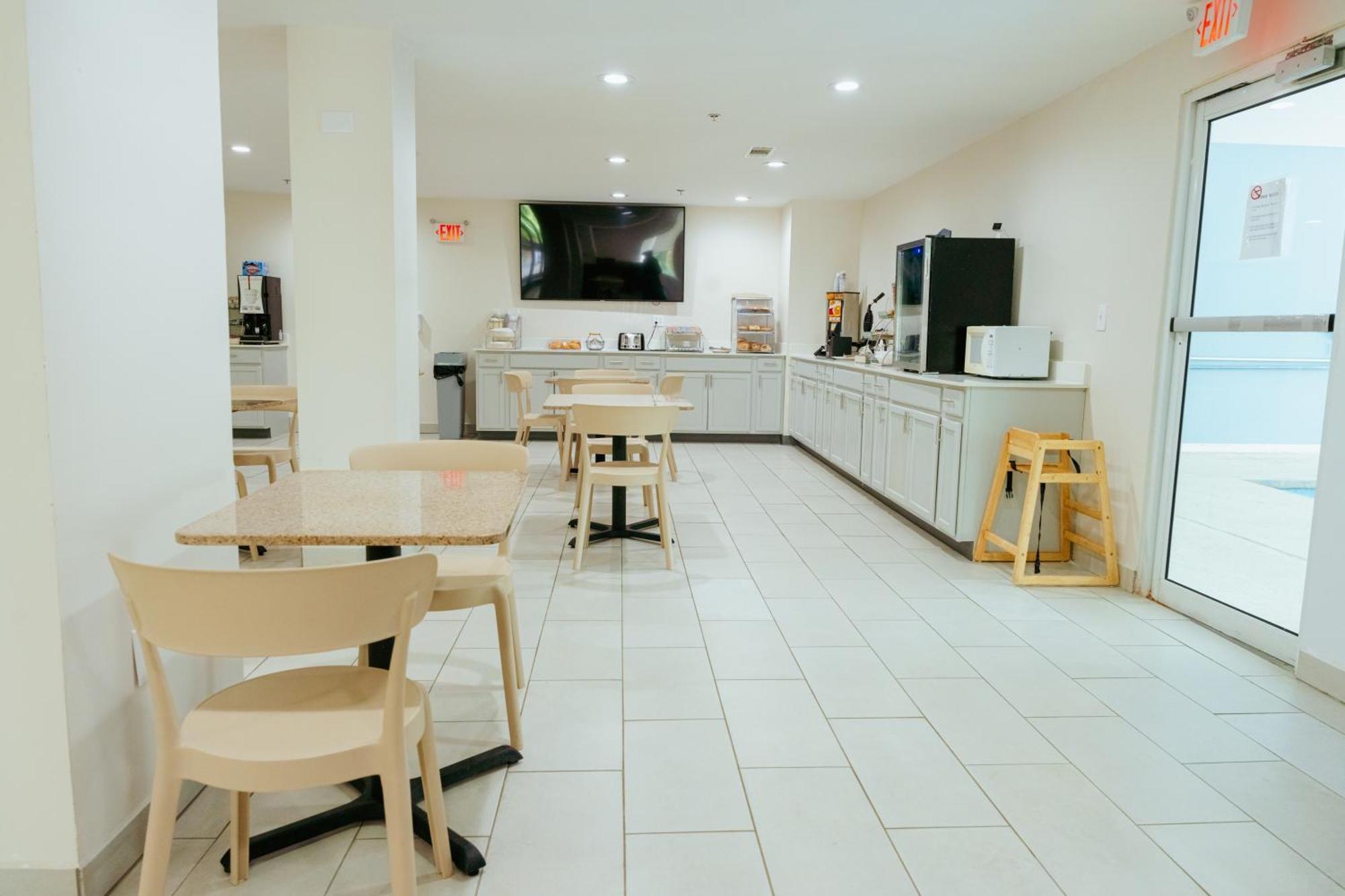 Hotel Clarion Pointe-Dillard Near Blue Ridge Mountains Extérieur photo